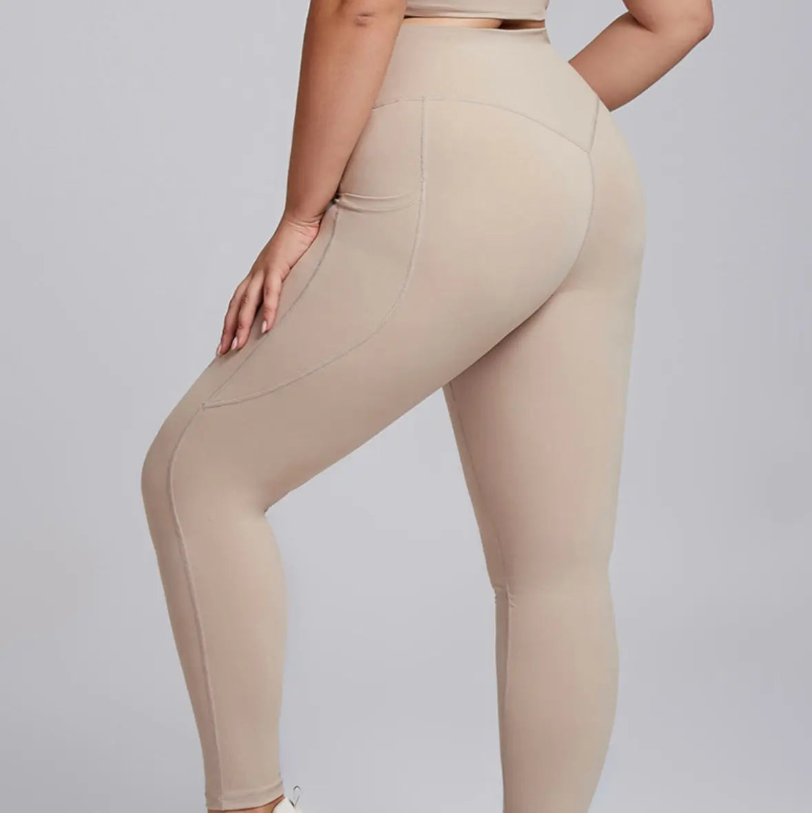 Legging KIVARA grande taille à poches latérales Kivara Wear