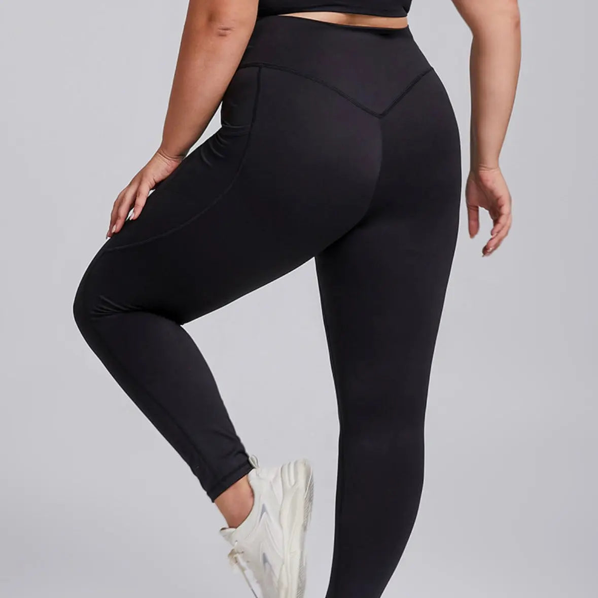 Legging KIVARA grande taille à poches latérales Kivara Wear